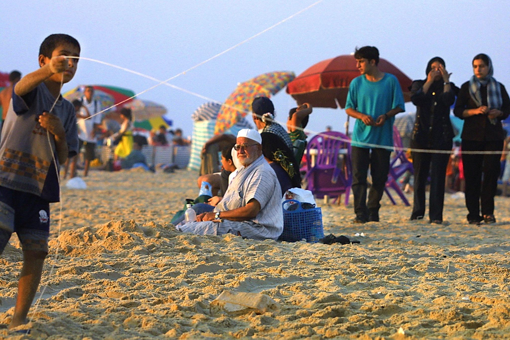 Un día de verano en la playa de la Ciudad de Gaza, 2002